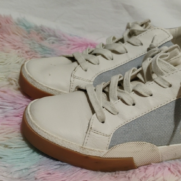 Dolce Vita White Silver & Denim Harryson Sneakers Sleek Low-Top Design #50 - Picture 3 of 11